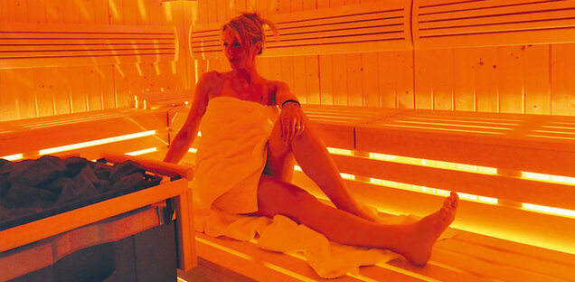 Wellnessbereich mit Sauna, Dampfbad, Kneipp-Kur und Barfuss-Erlebnisraum Wellnessbereich mit Sauna, Dampfbad, Kneipp-Kur und Barfuss-Erlebnisraum